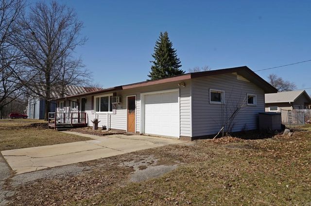 901 18th Avenue, Charles City, IA 50616