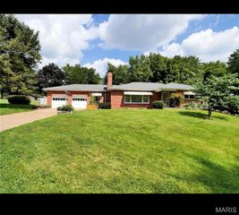 2 Capitol Hill Drive, St Louis, MO 63136