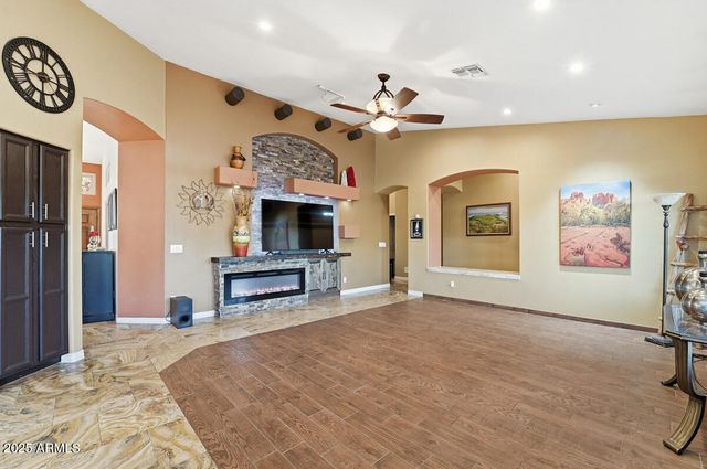 1021 S WESTERN SKIES Drive, Gilbert, AZ 85296