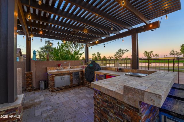 1021 S WESTERN SKIES Drive, Gilbert, AZ 85296