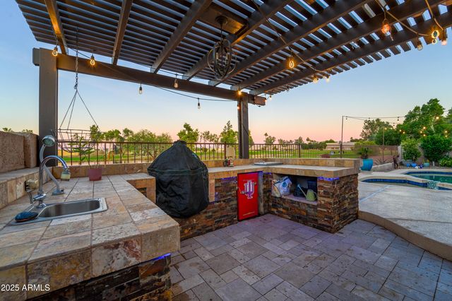 1021 S WESTERN SKIES Drive, Gilbert, AZ 85296