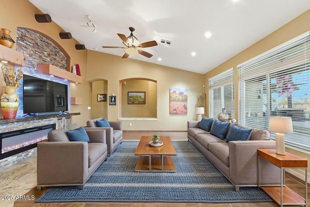 1021 S WESTERN SKIES Drive, Gilbert, AZ 85296