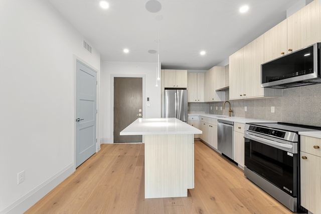 34 Oak Street 304, Boston, MA 02136