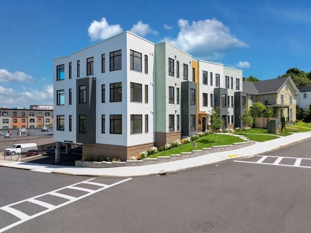 34 Oak Street 304, Boston, MA 02136
