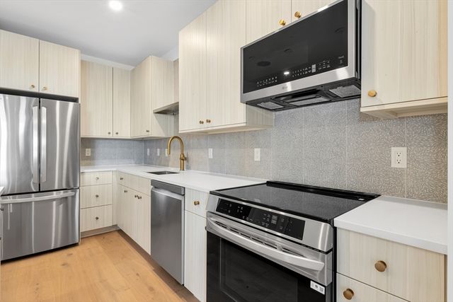 34 Oak Street 304, Boston, MA 02136