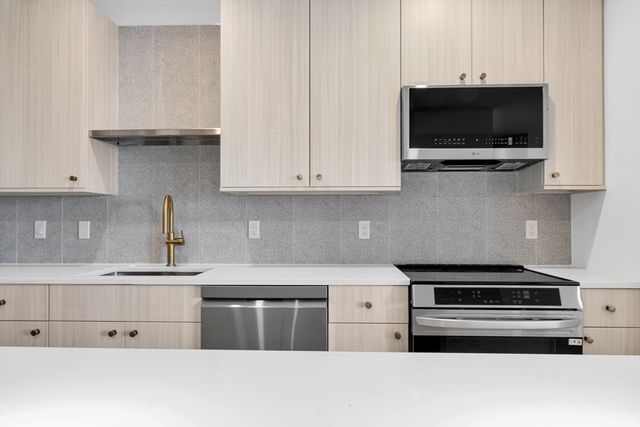 34 Oak Street 304, Boston, MA 02136