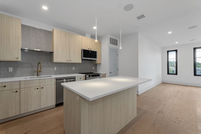 34 Oak Street 304, Boston, MA 02136