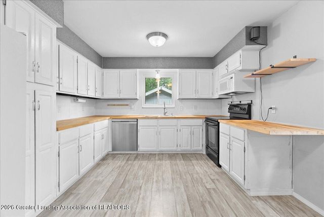 2709 Greenbriar Avenue, Lansing, MI 48912