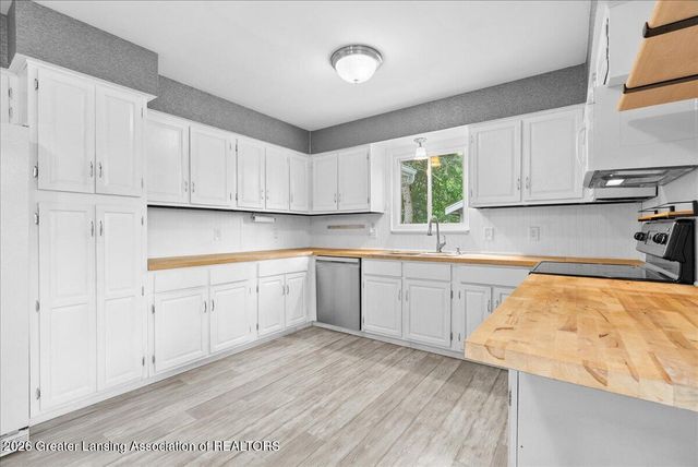 2709 Greenbriar Avenue, Lansing, MI 48912