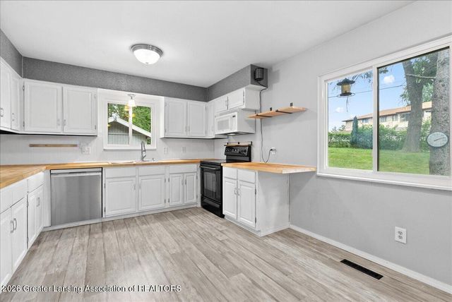 2709 Greenbriar Avenue, Lansing, MI 48912