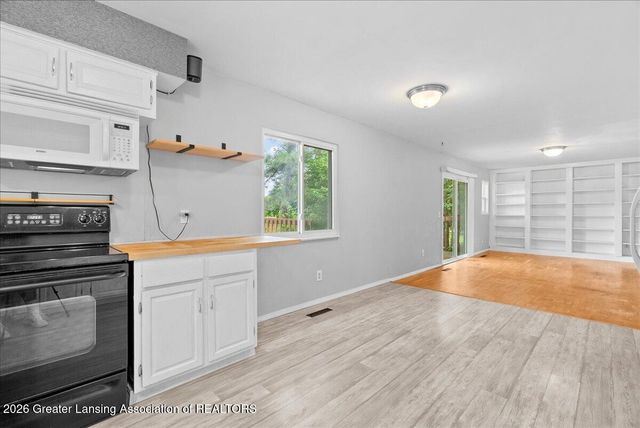 2709 Greenbriar Avenue, Lansing, MI 48912