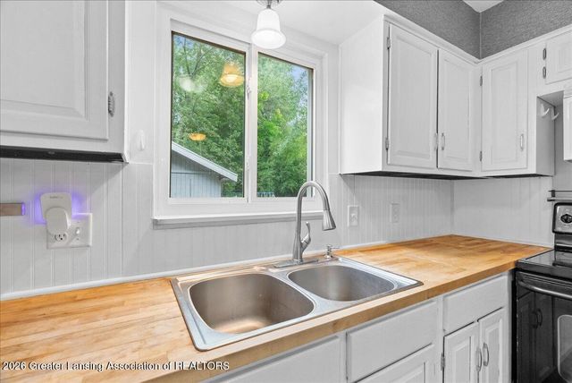 2709 Greenbriar Avenue, Lansing, MI 48912
