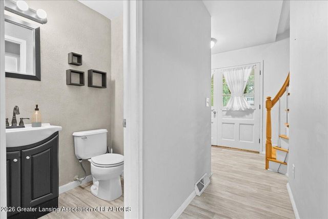 2709 Greenbriar Avenue, Lansing, MI 48912