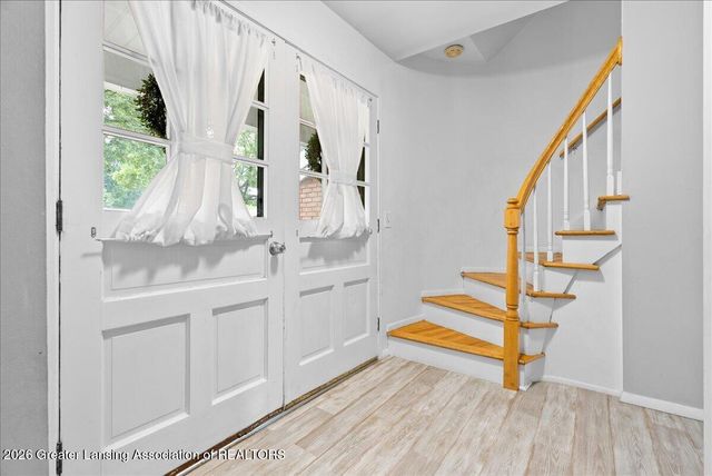 2709 Greenbriar Avenue, Lansing, MI 48912