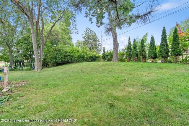 2709 Greenbriar Avenue, Lansing, MI 48912