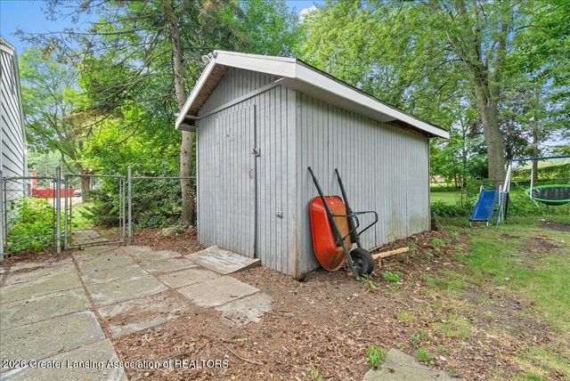2709 Greenbriar Avenue, Lansing, MI 48912