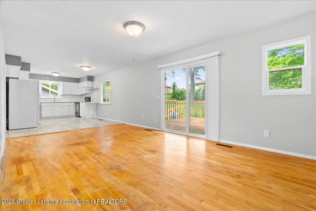 2709 Greenbriar Avenue, Lansing, MI 48912