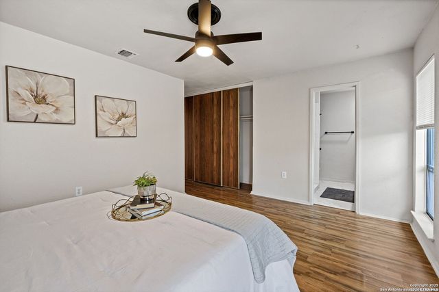 7637 ANTIQUE OAK ST, Live Oak, TX 78233