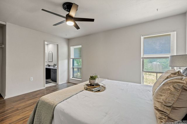 7637 ANTIQUE OAK ST, Live Oak, TX 78233