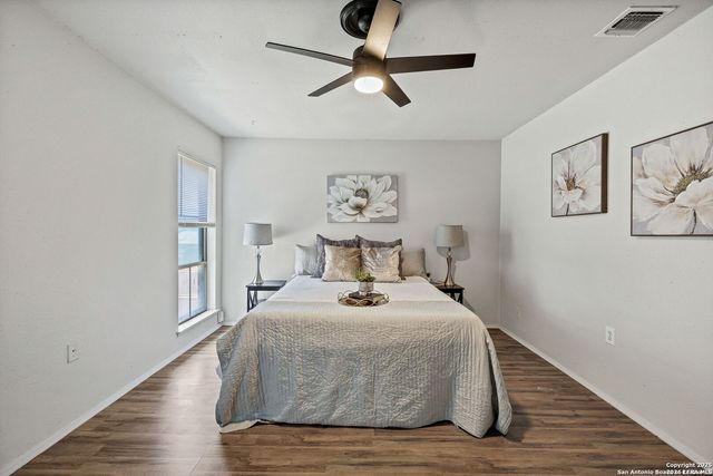 7637 ANTIQUE OAK ST, Live Oak, TX 78233