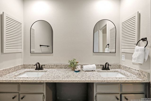 7637 ANTIQUE OAK ST, Live Oak, TX 78233