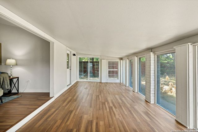 7637 ANTIQUE OAK ST, Live Oak, TX 78233