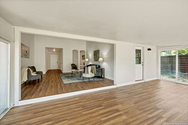 7637 ANTIQUE OAK ST, Live Oak, TX 78233