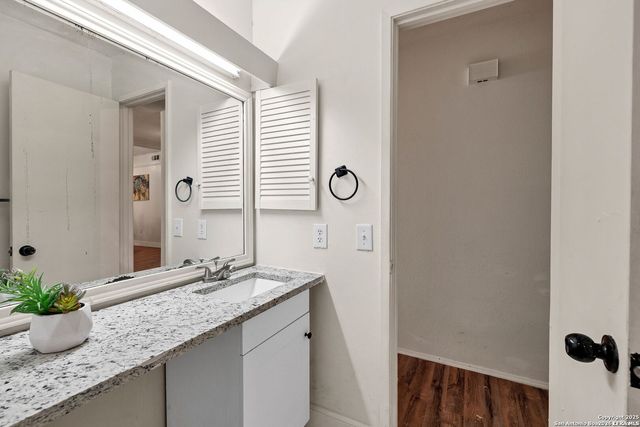 7637 ANTIQUE OAK ST, Live Oak, TX 78233