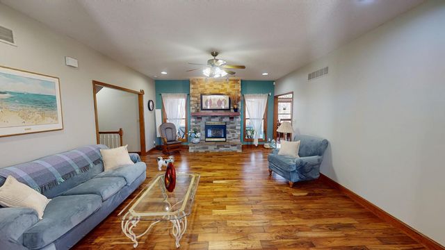 1008 OREGON TRAIL, Boonville, MO 65233