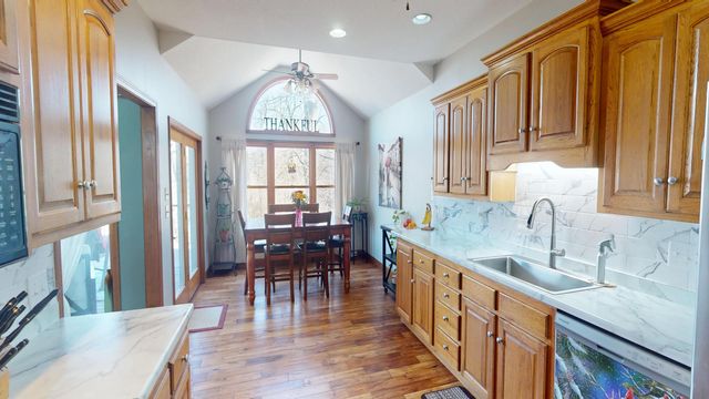 1008 OREGON TRAIL, Boonville, MO 65233