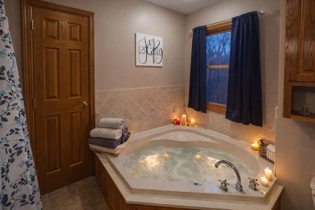 1008 OREGON TRAIL, Boonville, MO 65233