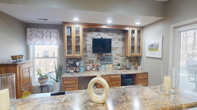 1008 OREGON TRAIL, Boonville, MO 65233