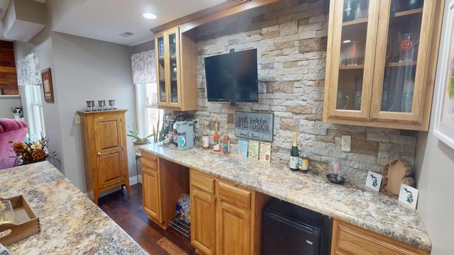 1008 OREGON TRAIL, Boonville, MO 65233