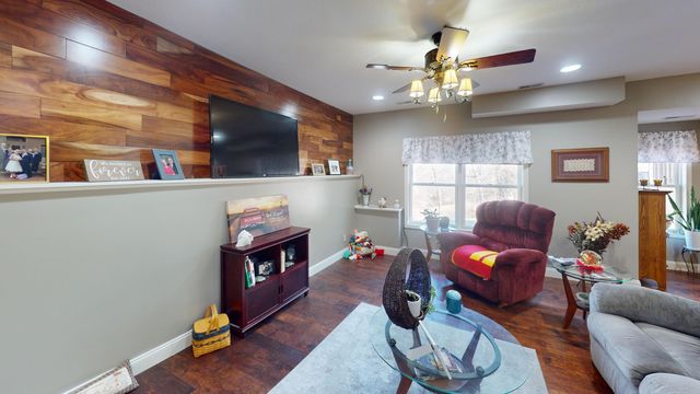 1008 OREGON TRAIL, Boonville, MO 65233