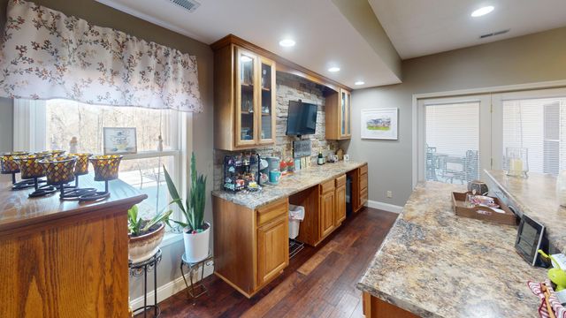 1008 OREGON TRAIL, Boonville, MO 65233