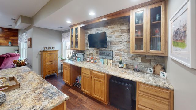 1008 OREGON TRAIL, Boonville, MO 65233