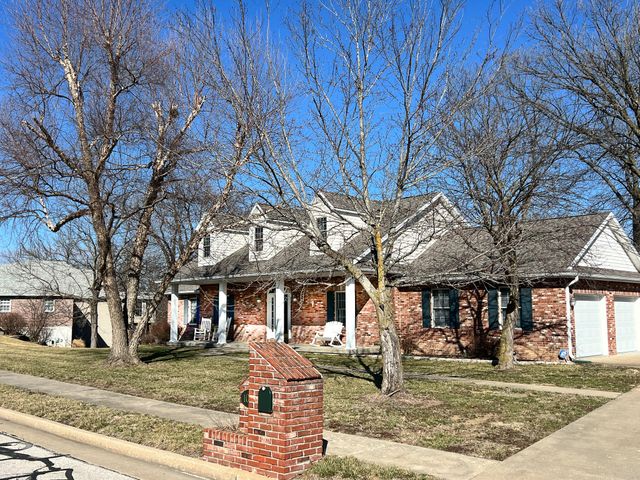 1008 OREGON TRAIL, Boonville, MO 65233