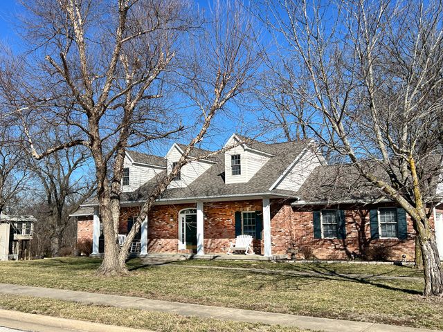 1008 OREGON TRAIL, Boonville, MO 65233