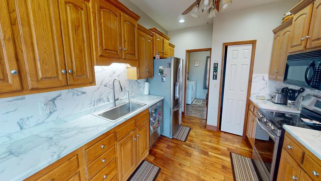 1008 OREGON TRAIL, Boonville, MO 65233