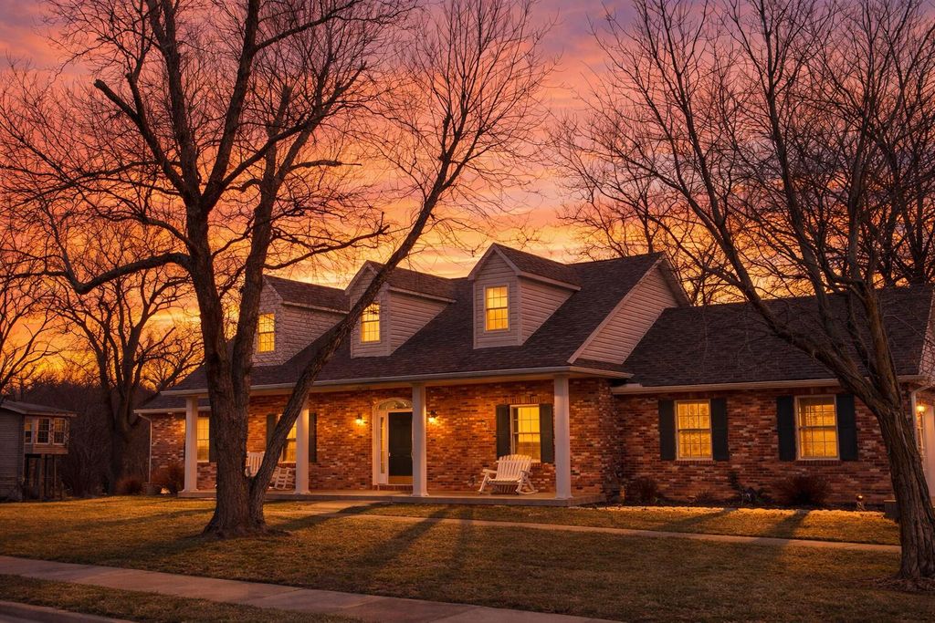 1008 OREGON TRAIL, Boonville, MO 65233