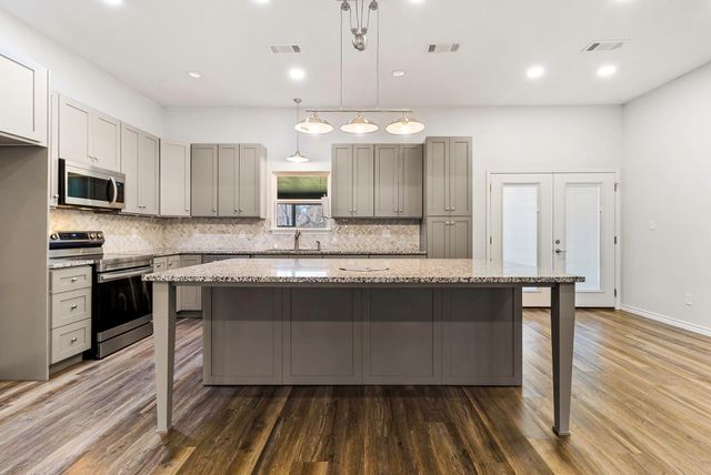 308 Resort Drive, Livingston, TX 77351