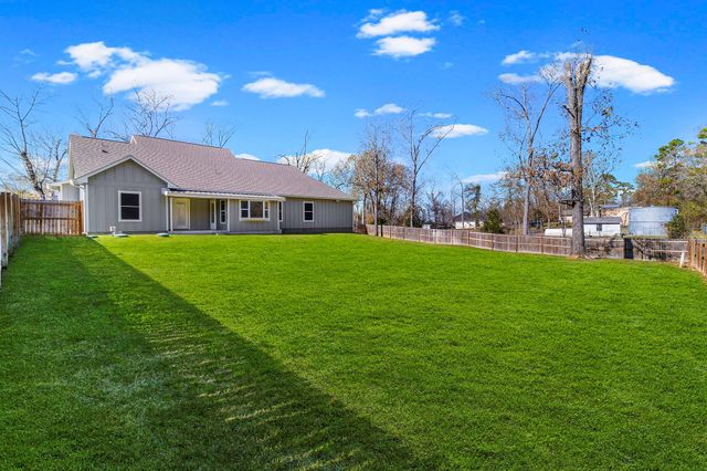 308 Resort Drive, Livingston, TX 77351