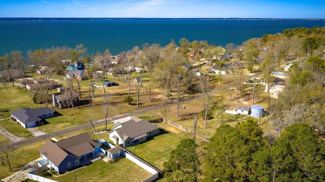 308 Resort Drive, Livingston, TX 77351