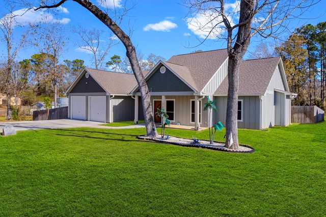 308 Resort Drive, Livingston, TX 77351