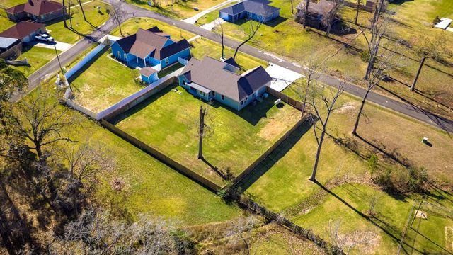 308 Resort Drive, Livingston, TX 77351