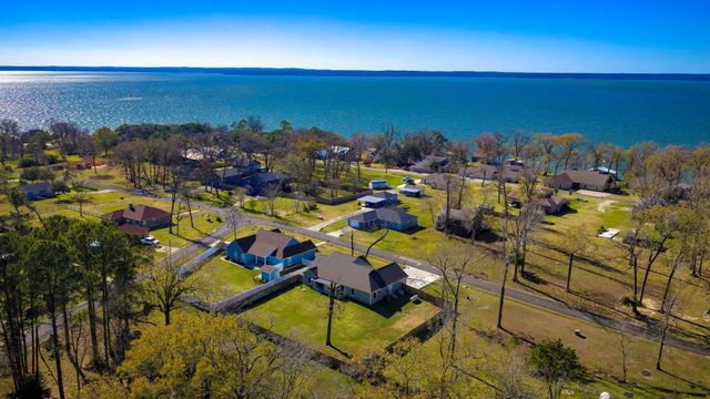 308 Resort Drive, Livingston, TX 77351