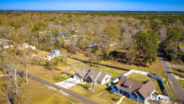308 Resort Drive, Livingston, TX 77351
