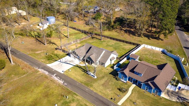 308 Resort Drive, Livingston, TX 77351