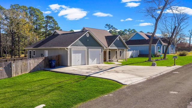 308 Resort Drive, Livingston, TX 77351