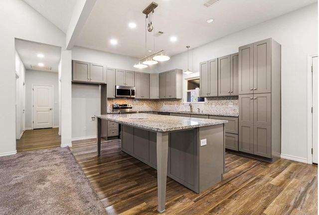 308 Resort Drive, Livingston, TX 77351